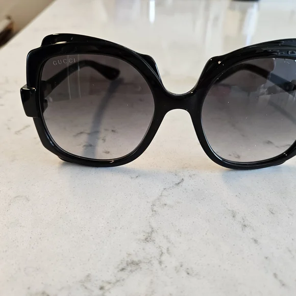 Gucci Black Oversized Sunglasses